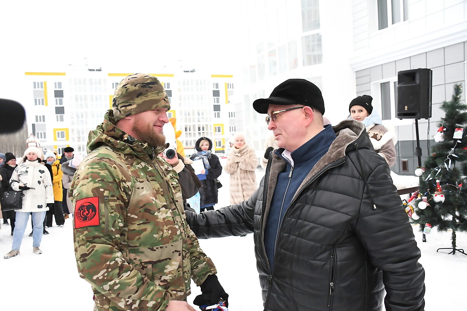 Участие в новоселье — Владимир Семенов